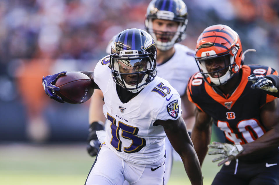 CINCINNATI, OHIO - NOVEMBER 10: Marquise Brown #15 of the Baltimore Ravens runs with the ball against the Cincinnati Bengals during the third quarter of the game at Paul Brown Stadium on November 10, 2019 in Cincinnati, Ohio. (Photo by Silas Walker/Getty Images)