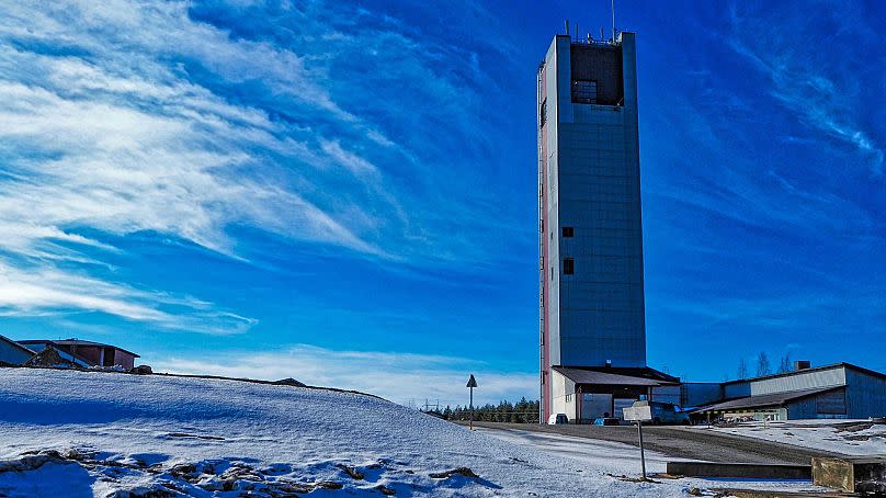 The mine tower in winter.