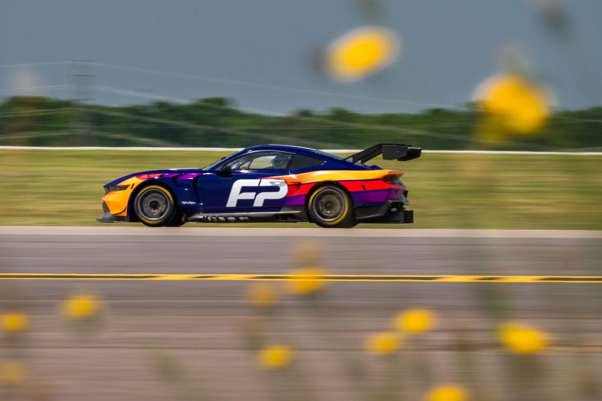 ford mustang gt3 race car driving