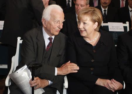 German Chancellor Angela Merkel (R) talks with former President Richard von Weizsaecker during a ceremony marking the 50th anniversary of the Bergedorfer Forum of the Koerber Foundation in Berlin in this September 9, 2011 file photo. REUTERS/Thomas Peter/FilesPROFILE OBITUARY)