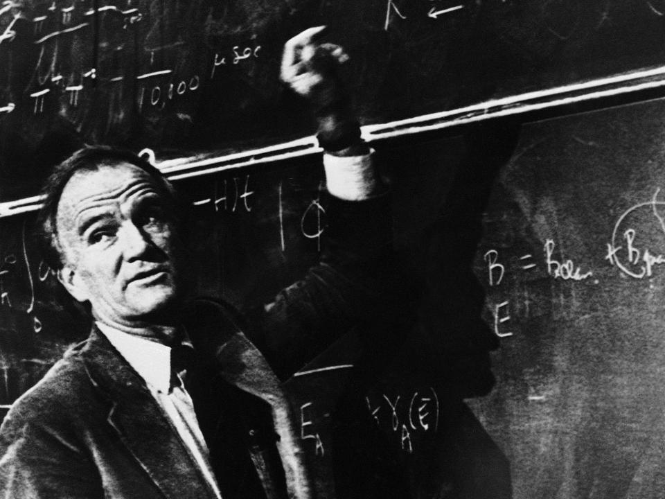 Nobel Prize winner Val L. Fitch in front of a blackboard in 1980 at Princeton University