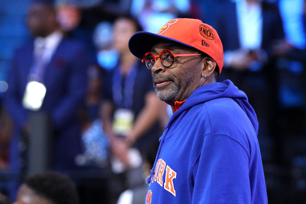 Spike Lee to Stick With His Knicks - The New York Times