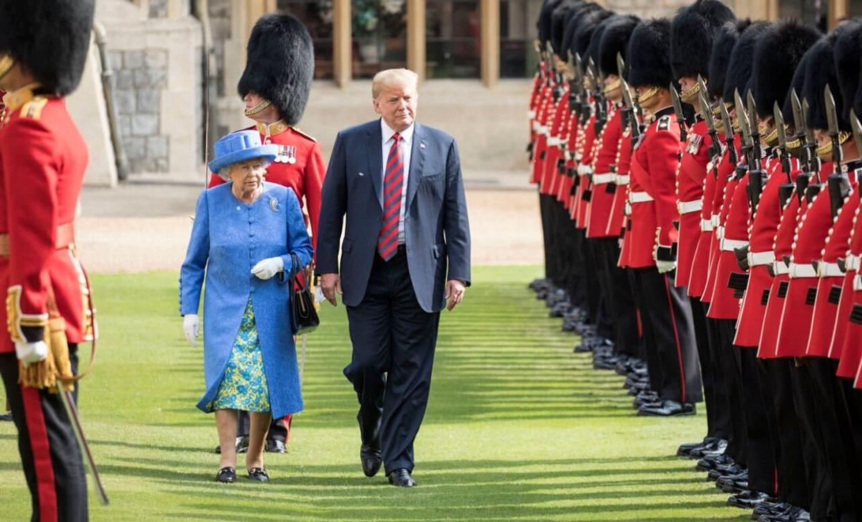 El presidente Trump se reúne con la reina durante su visita de trabajo al Reino Unido en julio de 2018 (Getty Images).