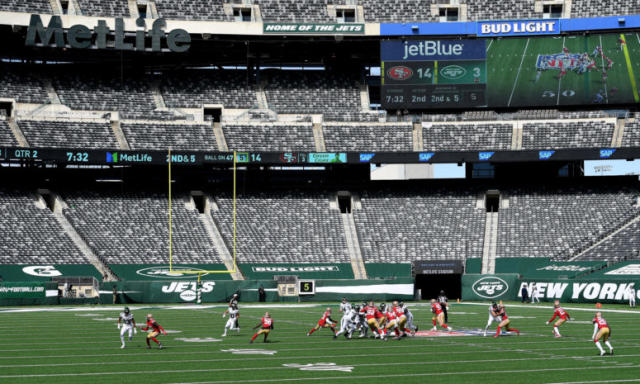 Look: MetLife Stadium Is Pretty Empty At Kickoff Today - The Spun