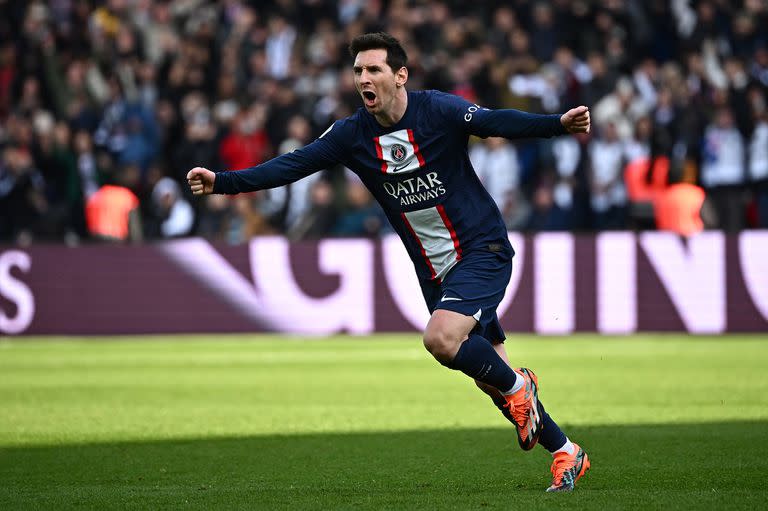 Lionel Messi celebra el gol que le dio el triunfo a Paris Saint-Germain ante Lille, en la fecha pasada de la Ligue 1