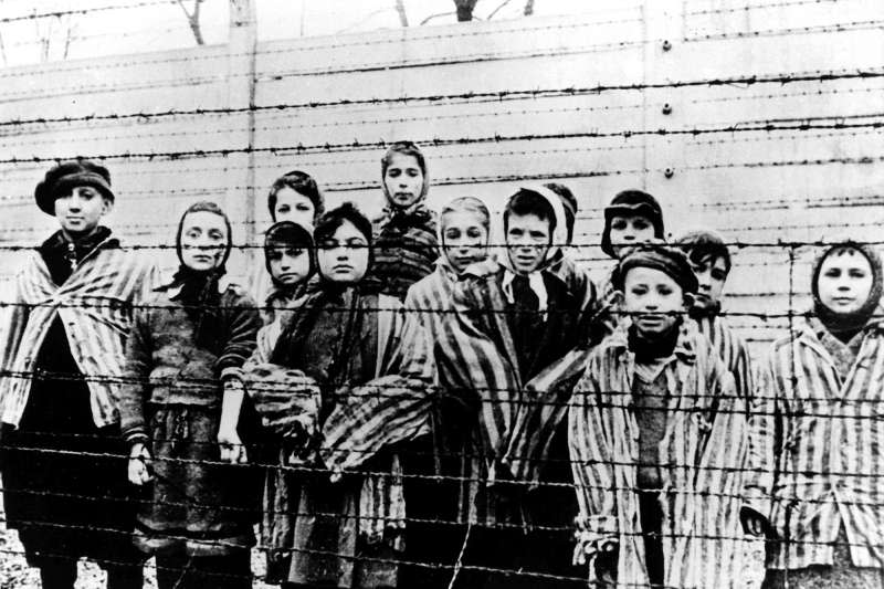二戰期間被關在奧斯威辛集中營的猶太小孩（AP）