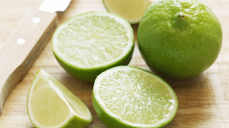 sliced limes