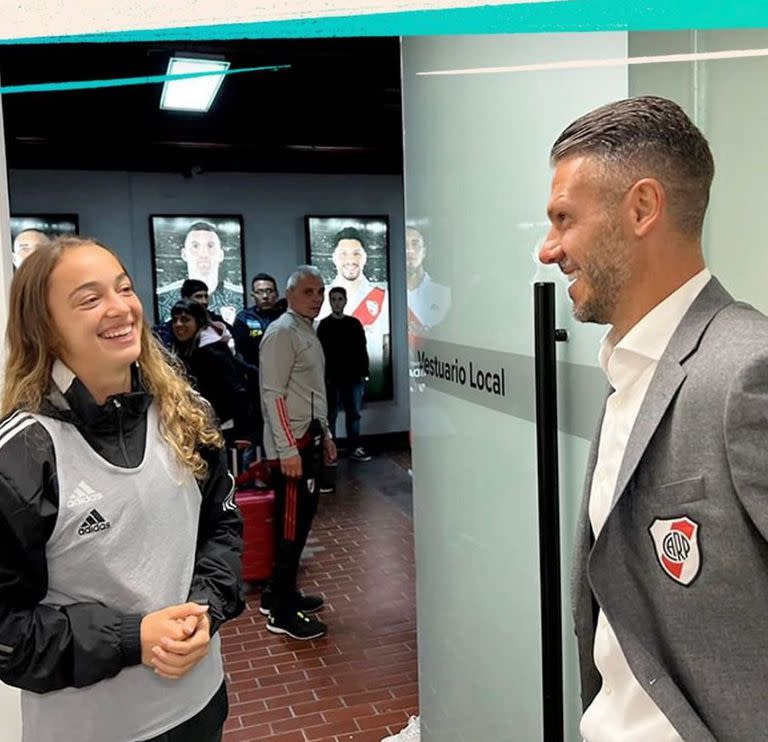 Delfina Lombardi charla con Martín Demichelis, una vez finalizado el partido entre River y Unión