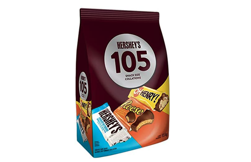 Save 32% on the Hershey's Assorted Halloween Chocolate Bulk Candy. Image via Amazon.