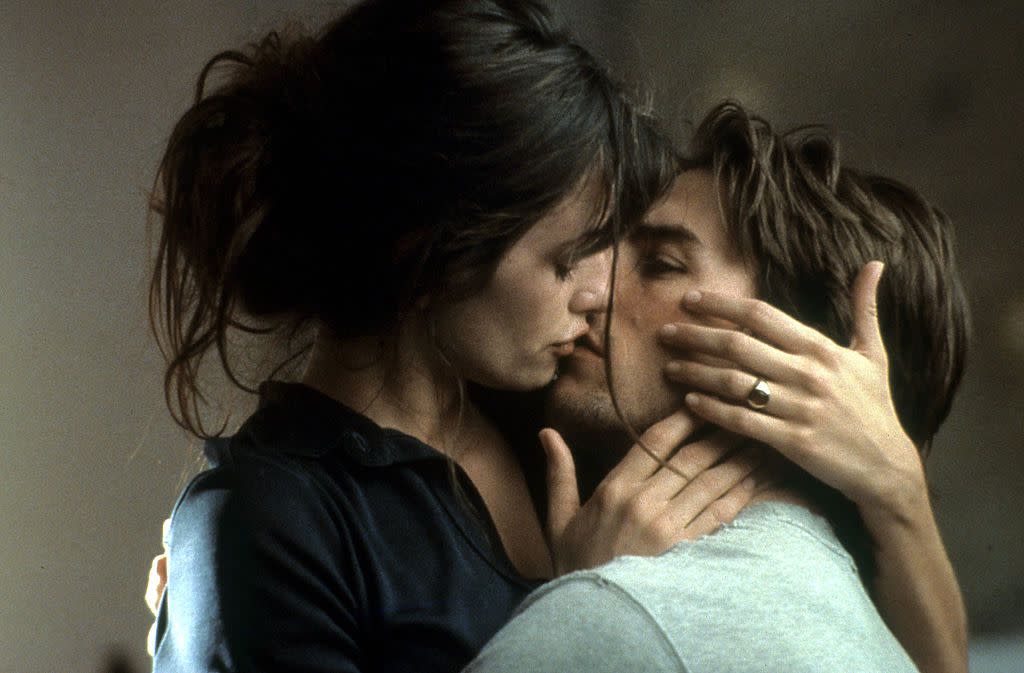 Penélope Cruz kisses Tom Cruise in a scene from the film 'Vanilla Sky', 2001.