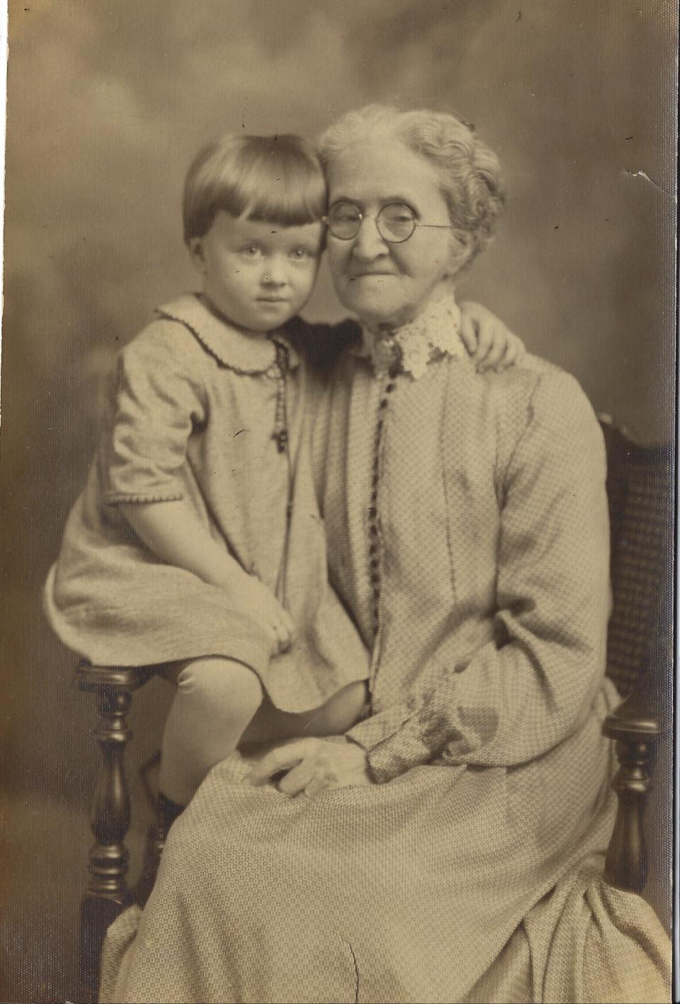 Mary Ann Kennon Buchanon and unknown child, of Belmont, OH