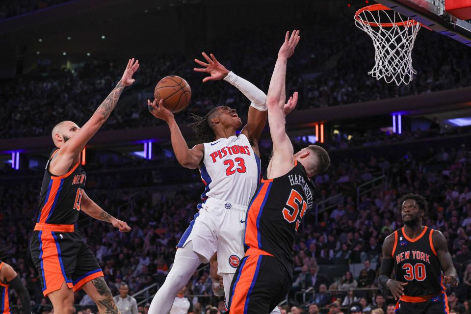 Pistons guard Jaden Ivey drives to the basket as Knicks center Isaiah Hartenstein, right, and guard Evan Fournier defend during the first half on Friday, Nov. 11, 2022, at Madison Square Garden.
