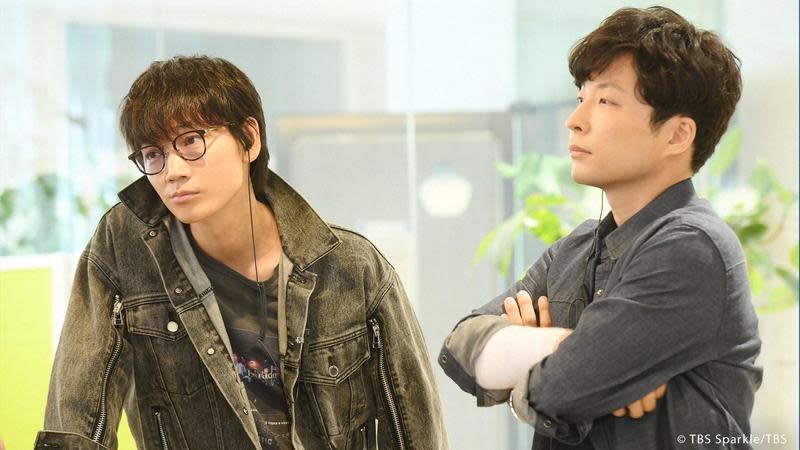 綾野剛（左）和星野源（右）主演的《MIU404》獲KKTV第二屆「K劇大賞－年度日劇賞」6獎項殊榮。（KKTV提供）