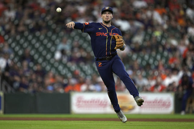 Noah Syndergaard exits first Guardians start after being hit by ground ball  