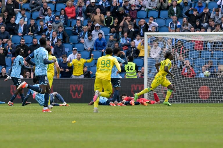 Abdoul Kader Bamba (à droite) vient d'inscrire l'unique but du succès nantais au Havre, le 14 avril 2024 (Lou BENOIST)