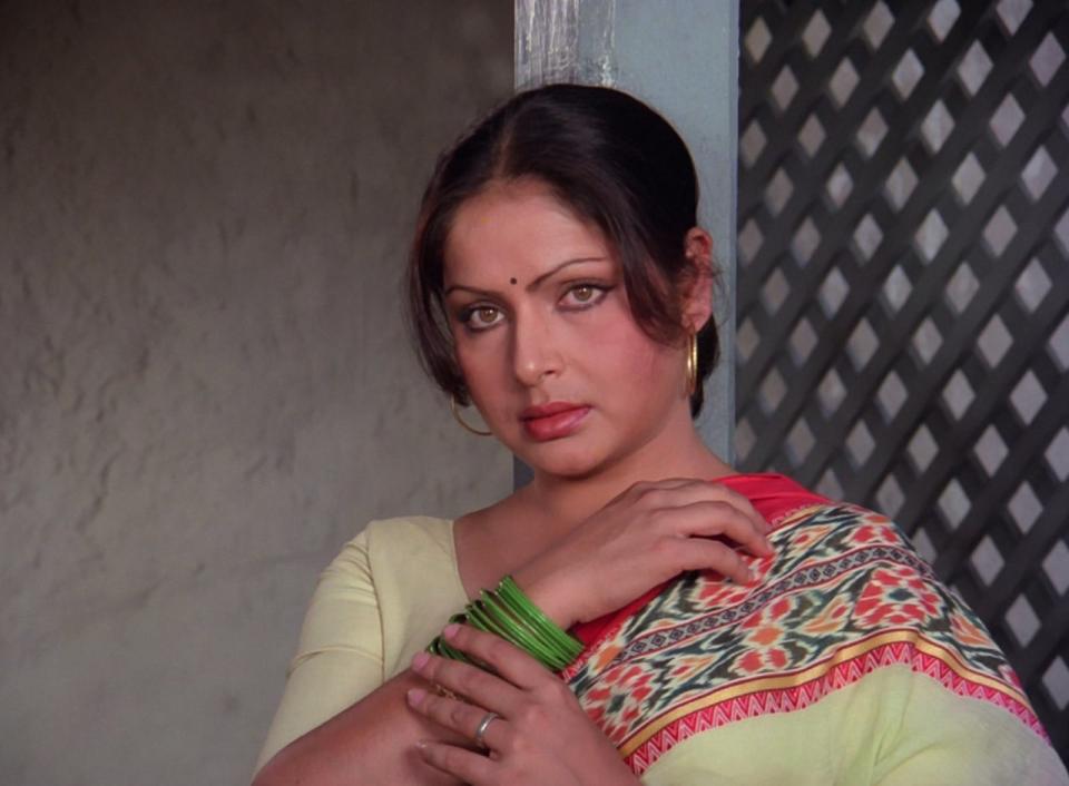 Raakhee in Kaala Patthar