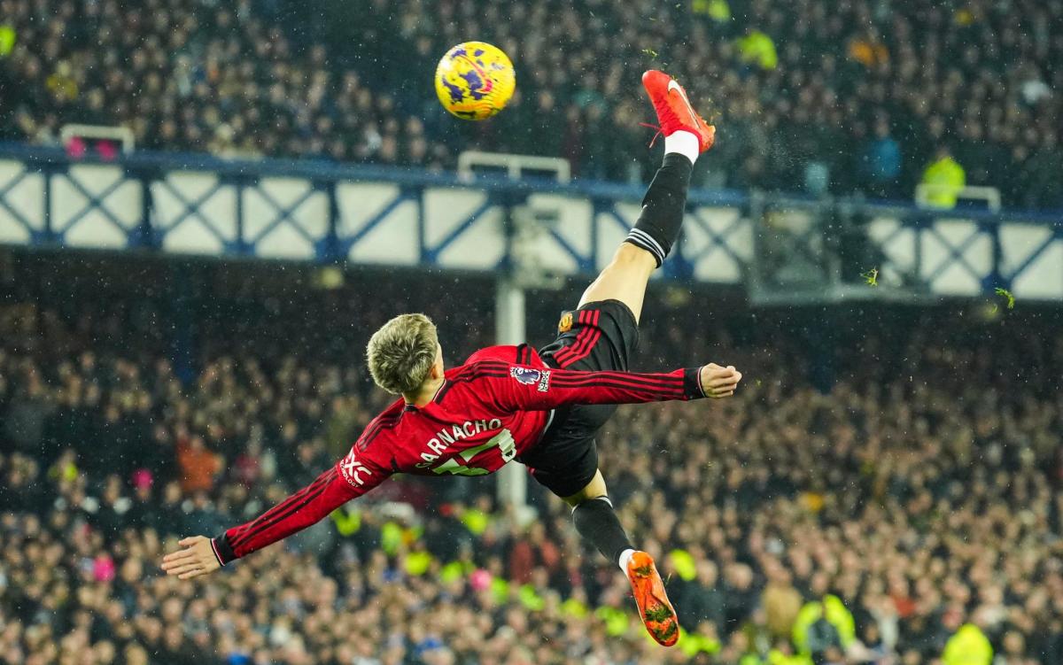 Unstoppable Alejandro Garnacho’s bicycle kick outperforms Ronaldo and Rooney, securing victory over Everton