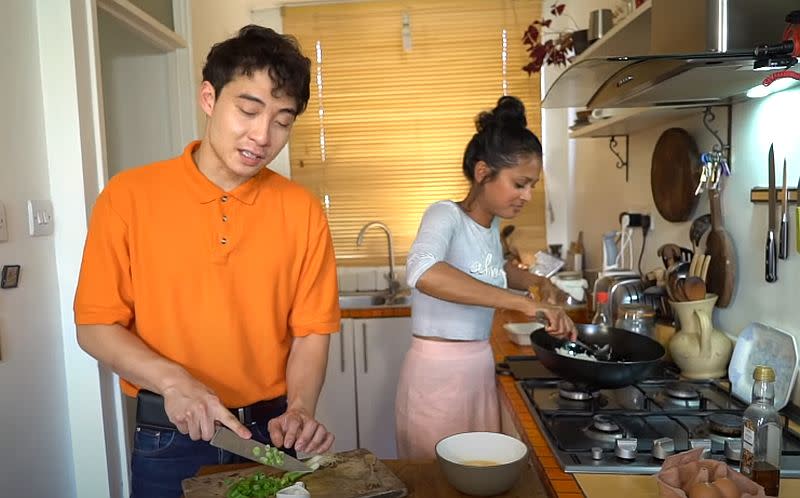 Ng is happy to see that Patel uses staple ingredients like soy sauce and spring onions in her fried rice recipe. — Screengrab via Youtube/mrnigelng