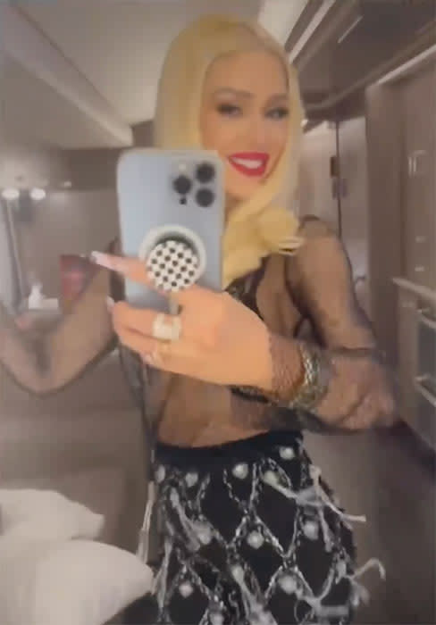 Gwen-Stefani-Selfie