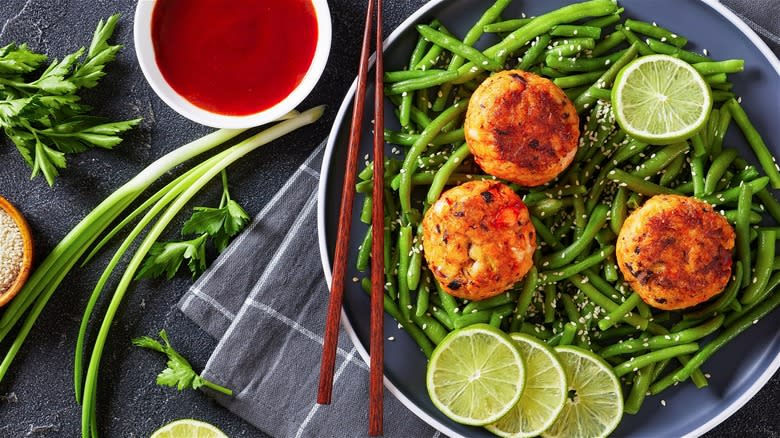 Crab cakes with chili sauce