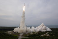 A United Launch Alliance Atlas V rocket with Boeing's CST-100 Starliner spacecraft launches from Space Launch Complex 41, Thursday, May 19, 2022, at Cape Canaveral Space Force Station in Florida. (Joel Kowsky/NASA via AP)