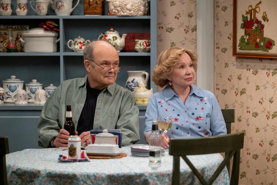 See Kurtwood Smith And Debra Jo Rupp Reprise Red And Kitty In That 90s Show Teaser 2473