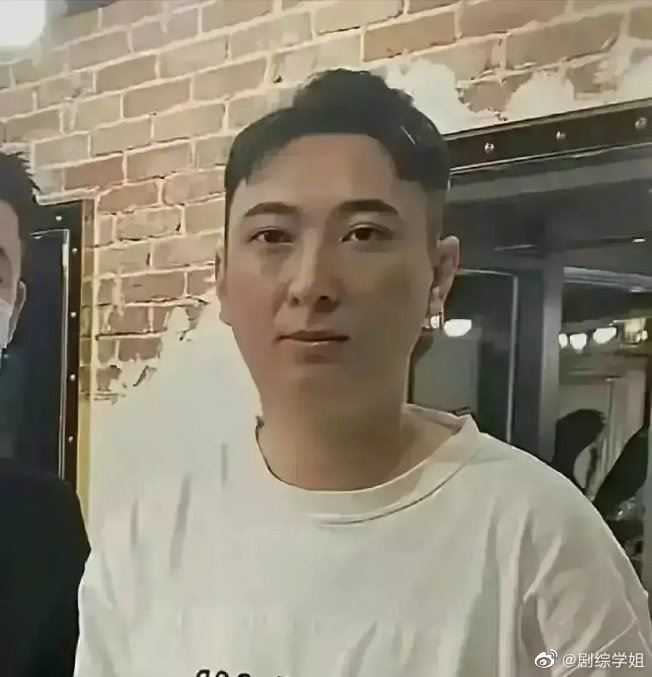 王思聰的新髮型慘遭大陸網友吐槽。（圖／翻攝自微博）