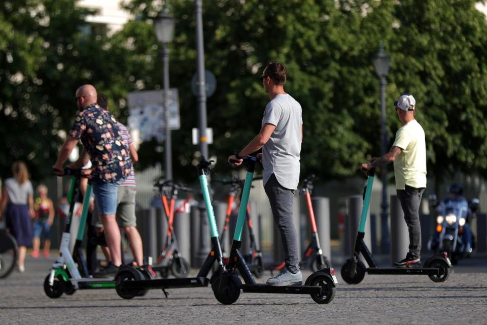 E-Scooter haben zu wenig Platz in der Stadt. - Copyright: Getty Images/Bloomberg