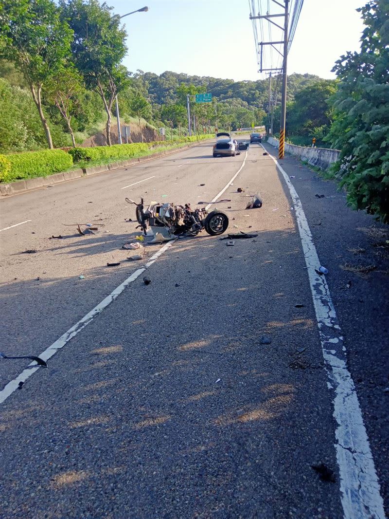 特斯拉撞死機車騎士，25歲駕駛父親出面道歉。（圖／翻攝畫面)