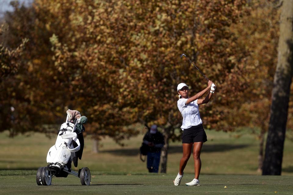 Dublin Jerome's Ellie Ryu hits the ball from the fairway during last year's Division I state tournament.