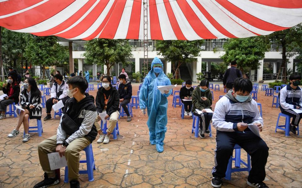 Covid news coronavirus omicron cases booster jab vaccine lockdown - NHAC NGUYEN /AFP