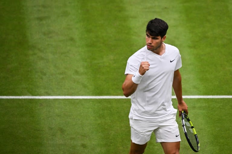 Carlos Alcaraz después de derrotar a Aleksandar Vukic en la segunda ronda del torneo de Wimbledon. En el All England Lawn Tennis Club del sudoeste de Londres, el 3 de julio de 2024 (ANDREJ ISAKOVIC)