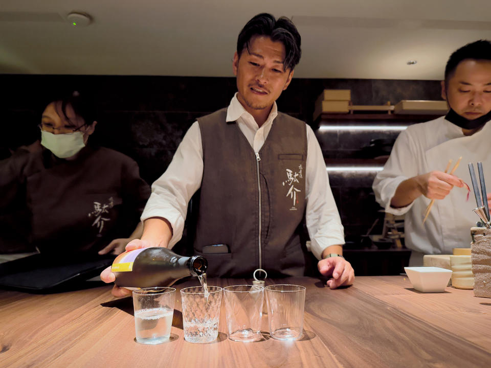 季肴酒老闆是「Sakemaru日本酒酒藏」創辦人阿部太一，是台灣清酒市場的重要推手之一。