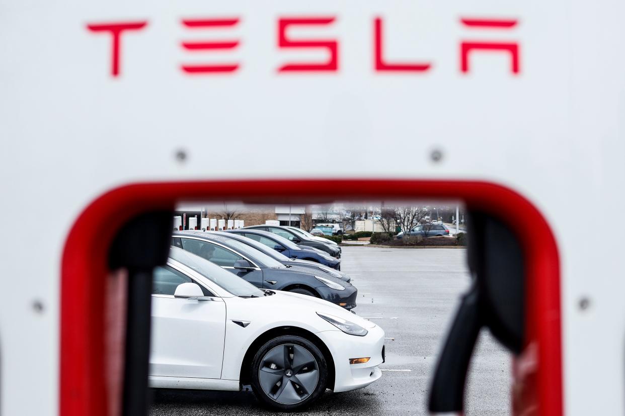 Cars with the Tesla logo above them.