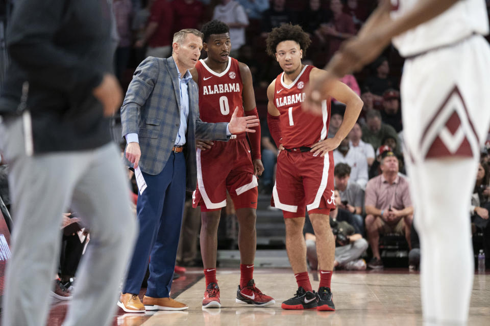 Alabama head coach Nate Oats, left, talks with Jaden Bradley (0) and Mark Sears (1) during the first half of an NCAA college basketball game against South Carolina Wednesday, Feb. 22, 2022, in Columbia, S.C. (AP Photo/Sean Rayford)