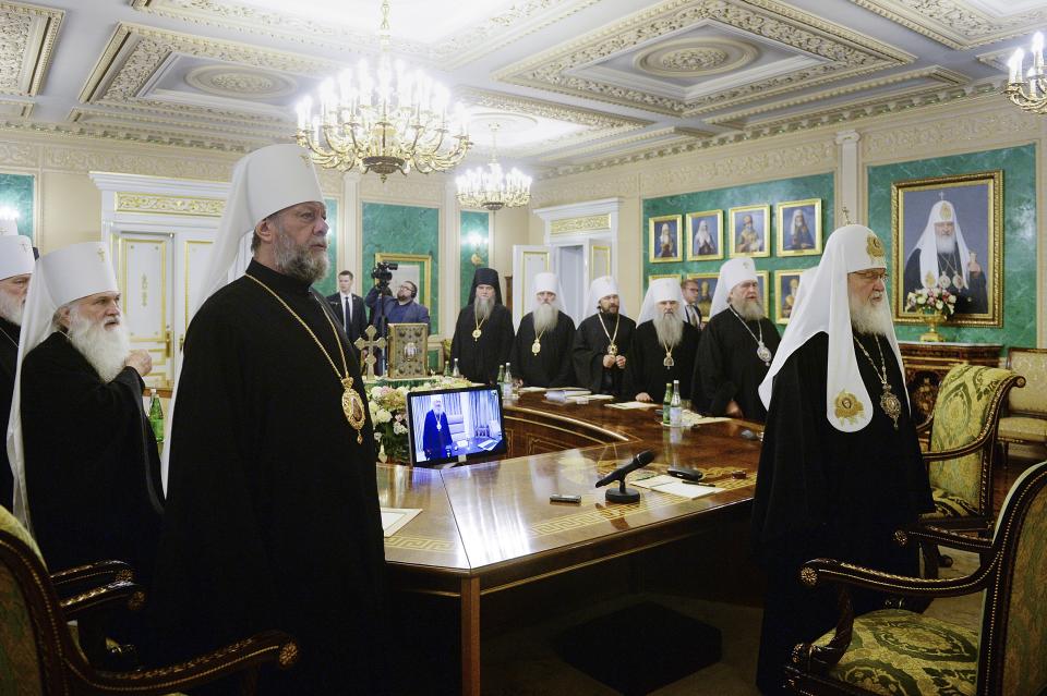 In this handout photo released by Russian Orthodox Church Press Service, Russian Orthodox Church Patriarch Kirill, right, and other members of the Holy Synod of the Russian Orthodox Church pray prior the a meeting in Moscow, Russia, Friday, Sept. 14, 2018. The meeting of the Russian Orthodox Church's top hierarchs mulled a response to a decision by Orthodox Christianity's leading body to send two envoys to Ukraine. (Sergey Vlasov, Russian Orthodox Church Press Service via AP)