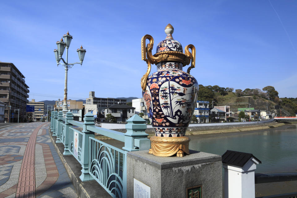 Imari Porcelain on Aioi Bridge, Imari. (Photo: Getty Images)