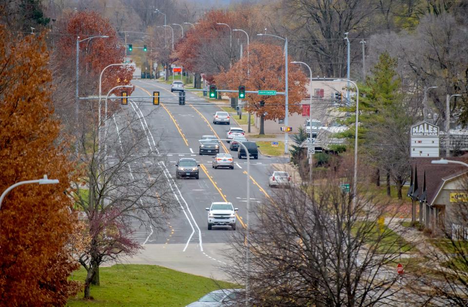 Traffic moves along MacArthur Highway between the MacArthur Bridge and Jefferson Street in Peoria.