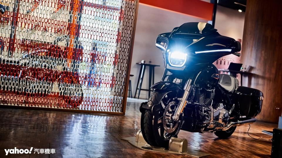作為Harley-Davidson品牌旗艦系列的Grand American Touring巡航車款，Road Glide與Street Glide迎來了闊別十年的重大改款更新。