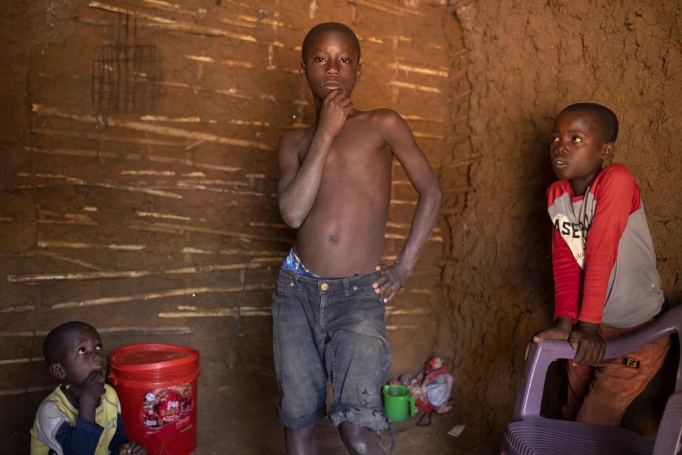 Dorotea’s son Bukuru, 14, stands in a temporary shelter (Hélène Caux/UNHCR)