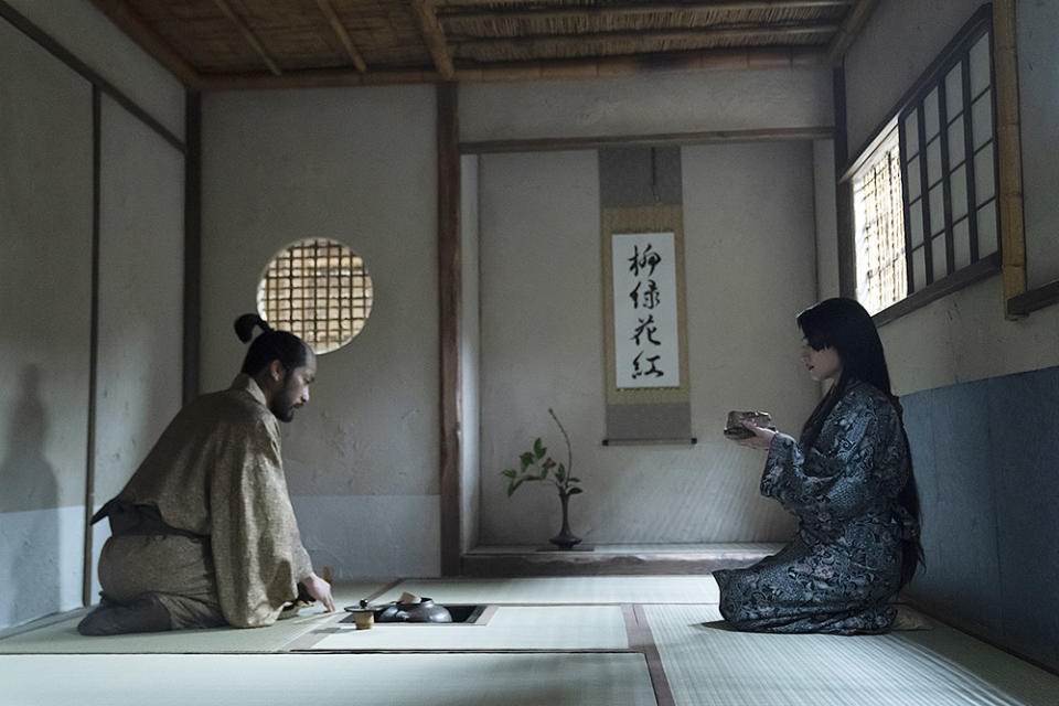 Shinnosuke Abe as Buntaro, Anna Sawai as Toda Mariko in Shogun