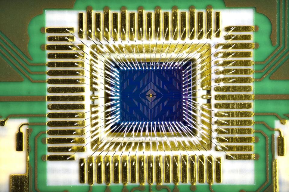 英特爾發表12位元量子晶片。（圖／取材自英特爾）