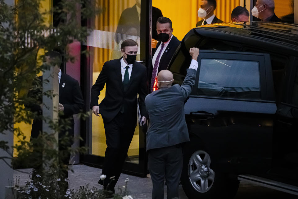 White House national security adviser Jake Sullivan, left, and his delegation leave a hotel in Zurich, Switzerland, Switzerland where a meeting between US and Chinese officials was taking place on Wednesday Oct. 6, 2021. Top diplomatic advisers to U.S. President Joe Biden and Chinese President Xi Jinping have been holding several hours of talks in Switzerland’s largest city in hopes of ironing out differences on a range of topics from trade to Taiwan. White House national security adviser Jake Sullivan and senior Chinese foreign policy adviser were holding extended meetings a hotel near Zurich’s airport. (Michael Buholzer/Keystone via AP)