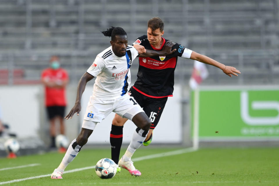 Bakery Jatta (L) gegen Pascal Stenzel (Photo by Matthias Hangst/Getty Images)