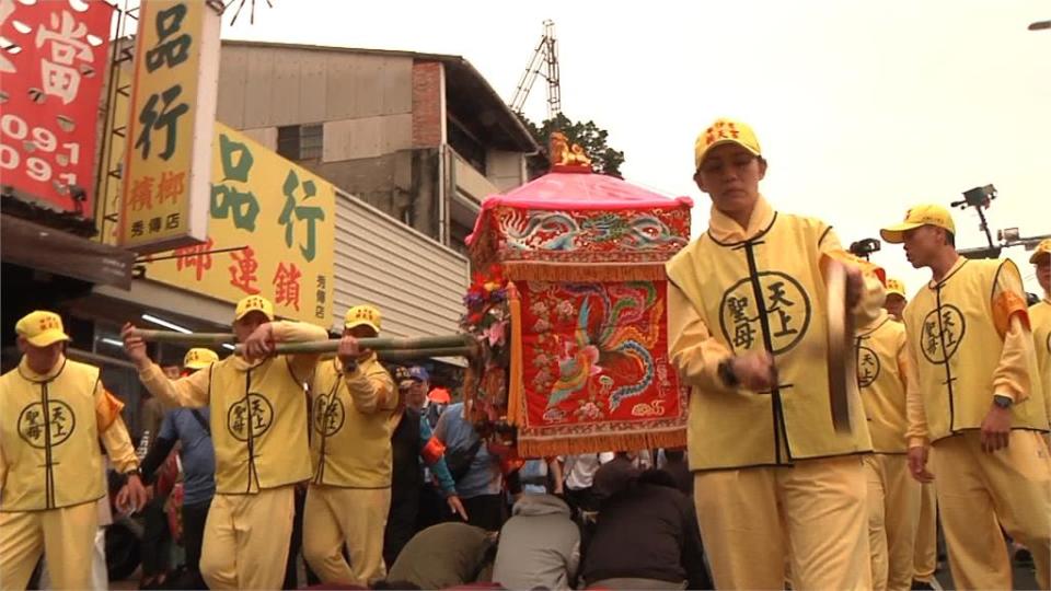 白沙屯媽祖來加持！　停駕秀傳醫院為車禍小姊妹賜福