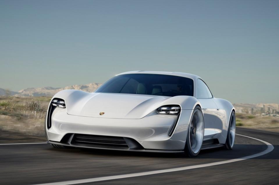 Porsche Taycan擁有驚人的600馬力，從0加速到96公里/小時只需要3.5秒（圖片來源：https://announxer.com/porsche-taycan-is-new-name-for-mission-e/）