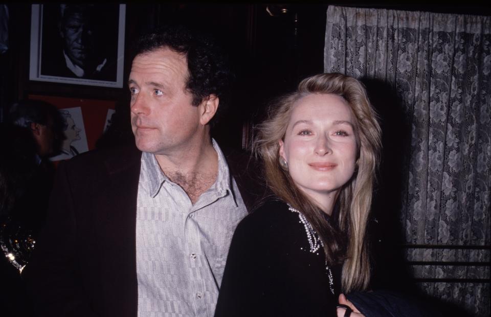 "À partir du moment où une actrice atteint la quarantaine, plus personne ne s'intéresse à elle. Alors si vous voulez devenir mère, il faut choisir ses rôles avec grand soin" affirme Meryl Streep en 1981 au New York Magazine. Au début des années 90, la comédienne, fidèle à ses engagements, déplore le manque de parité salariale et de place accordée aux femmes à Hollywood. À cette période, la star recherche des rôles lui permettant de rester à Los Angeles, afin de privilégier sa vie de famille.