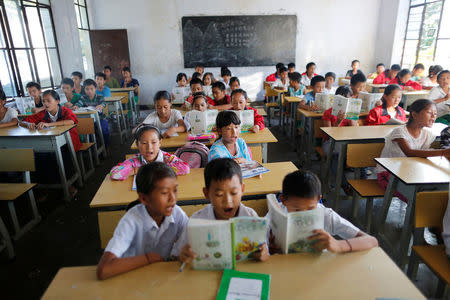 Students read books during a Chinese language lesson in a school at Namtit, Wa territory in northeast Myanmar September 30, 2016. REUTERS/Soe Zeya Tun