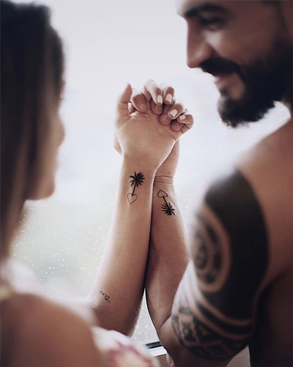 Violeta y Fabio sellan su amor y su paso por 'Supervivientes' con un tatuaje