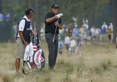 Pinehurst U.S. Open starts under overcast skies - Yahoo Sports